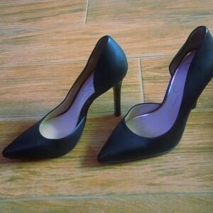 Jessica Simpson Black Pointed Heels